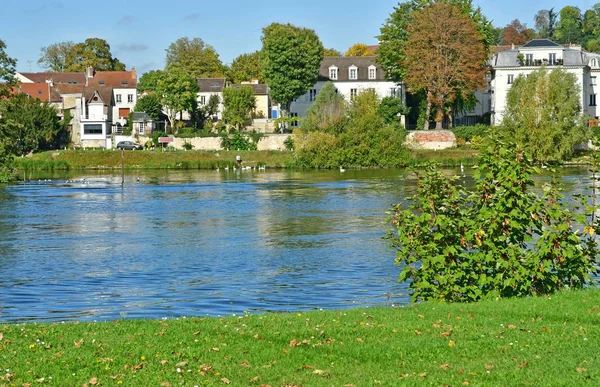 Les Mureaux, Francia - 13 de octubre de 2017: Ribera del Sena — Foto de Stock