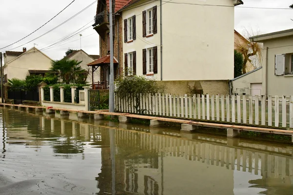 Les Mureaux ; France - 29 janvier 2018 : élévation du niveau d'eau — Photo