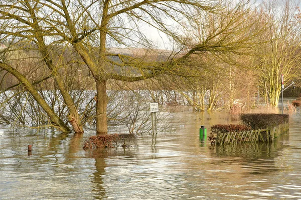 Les Mureaux; Francia - 29 de enero de 2018: aumento del nivel del agua — Foto de Stock