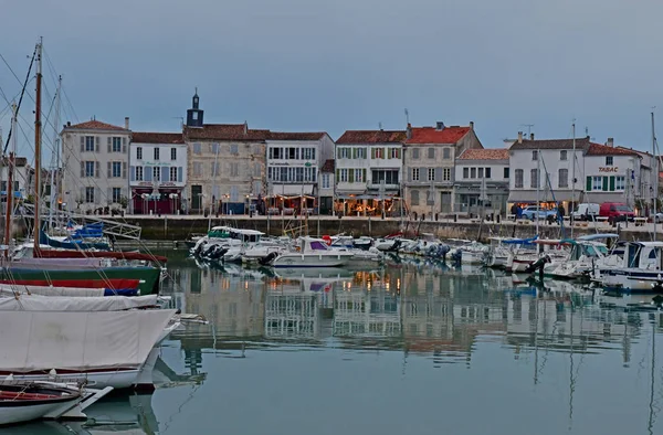 La Flotte; France - november 24 2017 : picturesque village and b — Stock Photo, Image