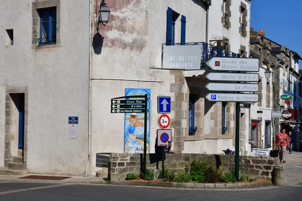 Batz sur Mer, França - 12 de abril de 2017: cidade pitoresca em sprin — Fotografia de Stock