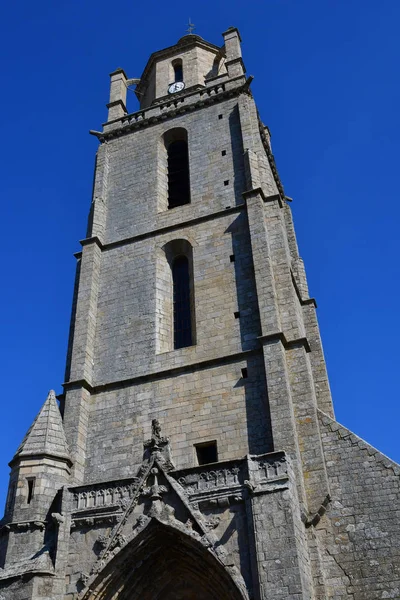 Batz sur Mer, France - april 12 2017 : Saint Guenole church — стокове фото
