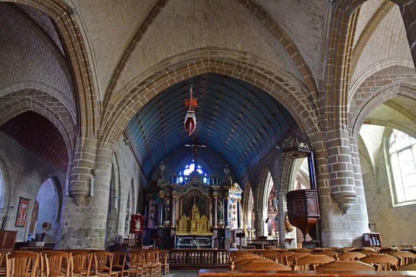 Batz sur Mer, Francia - 12 de abril de 2017: Iglesia de San Guenole — Foto de Stock