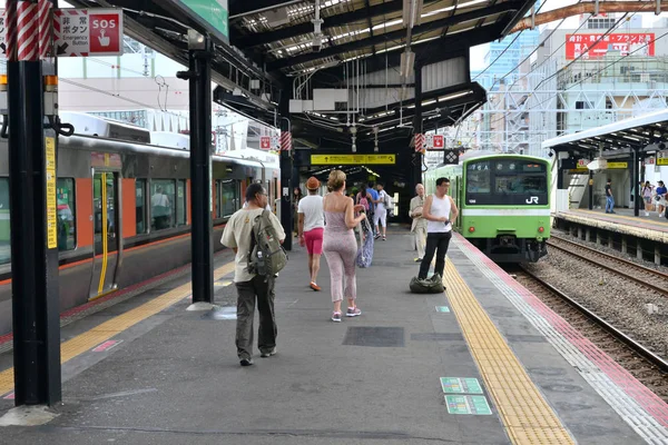 Osaka, japan - 5. august 2017: bahnhof — Stockfoto