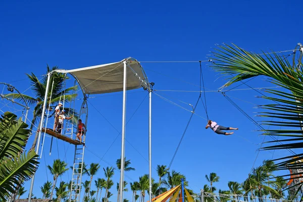 Punta Cana, Dominicaanse Republiek - juni 1 2017: trapeze — Stockfoto