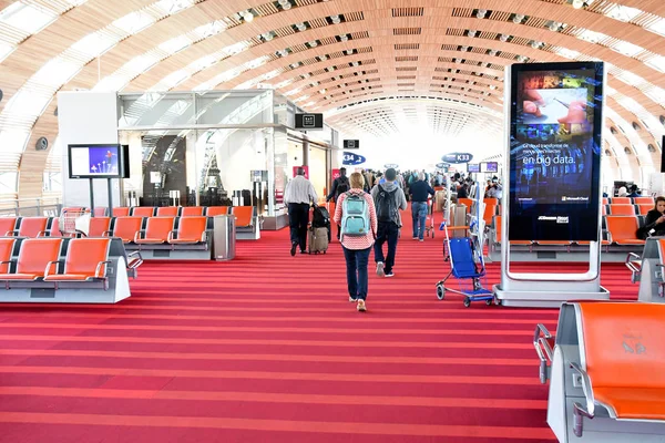 Roissy, Francja - 5 maja 2017: Lotnisko Charles de Gaulle — Zdjęcie stockowe