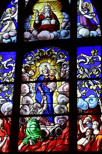 เซอร์เมอร์, ฝรั่งเศส 12 เมษายน ค.ศ. 2017: โบสถ์เซนต์กีนอล — ภาพถ่ายสต็อก
