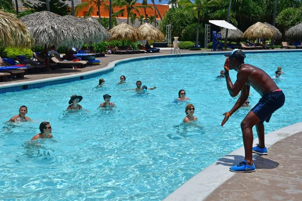 Punta Cana, República Dominicana - 3 de junho de 2017: piscina — Fotografia de Stock