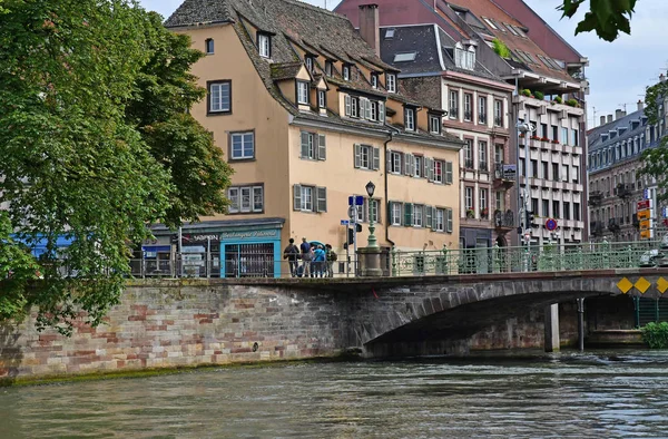 Strasbourg, Frankrijk - 24 juli-2016: centrum van de pittoreske stad in s — Stockfoto