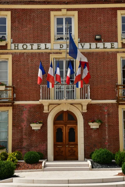 Beaumont le Roger, Frankrijk - juni 22 2017: het stadhuis — Stockfoto