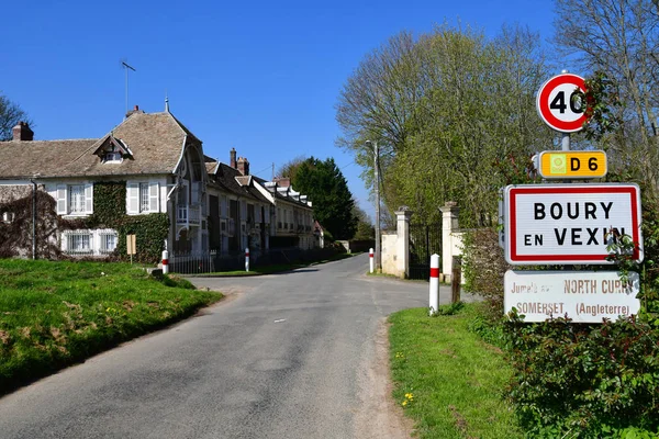 Boury en Vexin, France - april 3 2017 : picturesque village in s — Stock Photo, Image