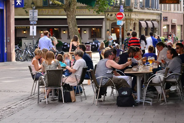 Страсбург, Франция - 28 июля 2017: ресторан в центре города — стоковое фото