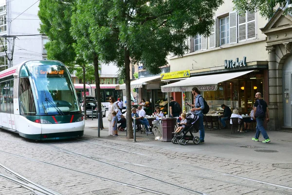 Estrasburgo, Francia - 28 de julio de 2017: tranvía — Foto de Stock