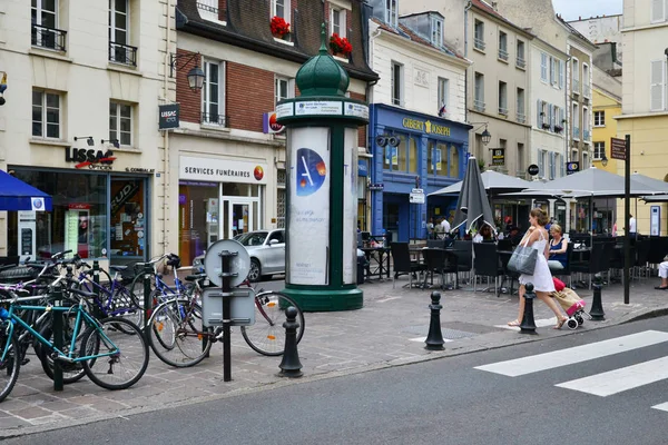 Saint Germain en Laye, Francie - 17 červenec 2017: centrum města — Stock fotografie
