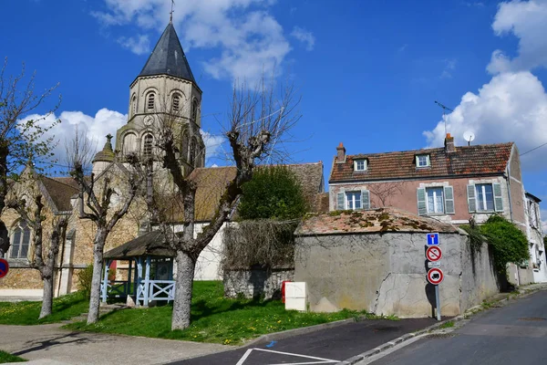Saint Martin la Garenne, Francia - 3 aprile 2017: chiesa — Foto Stock
