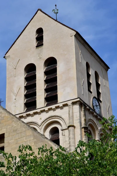 Verneuil sur Seine; França - 5 de julho de 2017: Igreja de São Martinho — Fotografia de Stock