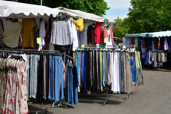 Verneuil sur Seine ; France - 5 juillet 2017 : centre-ville — Photo