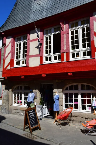 Le Croisic, Francia - 12 de abril de 2017: pintoresca ciudad en primavera — Foto de Stock