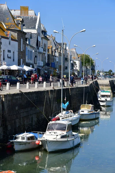 Le Croisic, France - april 12 2017 : picturesque city in spring — Stock Photo, Image