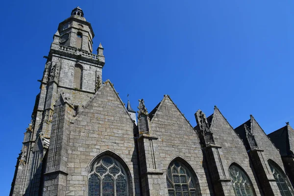 Le Croisic, Francia - 12 aprile 2017: Chiesa di Notre Dame de Pitie — Foto Stock