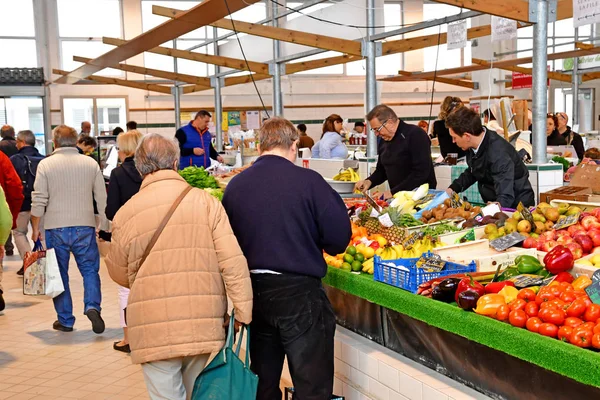 Le Croisic, Francia - 13 aprile 2017: mercato — Foto Stock