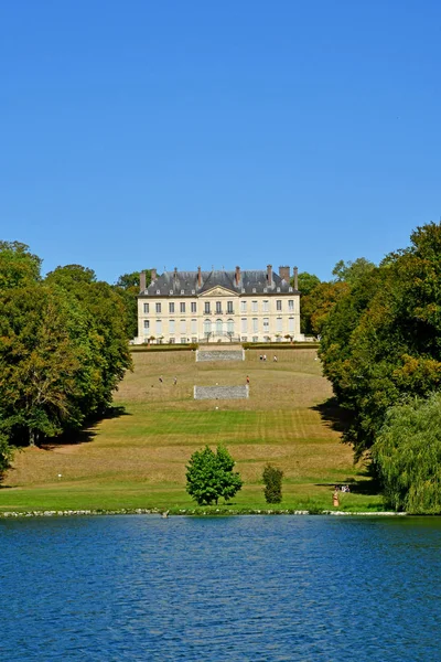 Villarceaux, Frankreich - 9. September 2019: historische Burg — Stockfoto