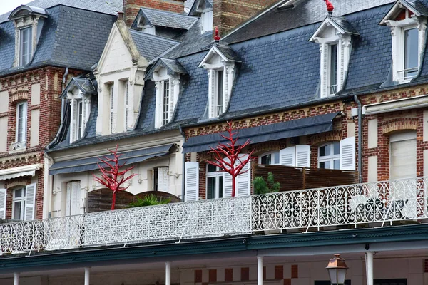 Deauville, Francia - 27 de septiembre de 2019: centro de la ciudad — Foto de Stock