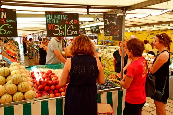 Saint Germain en Laye; Francia - 4 de agosto de 2019: mercado —  Fotos de Stock