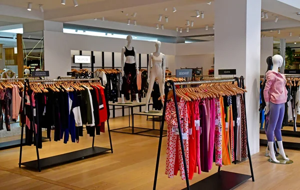 Londres, Inglaterra - 8 de mayo de 2019: tienda en Oxford street — Foto de Stock