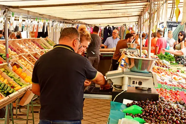 Saint Germain en Laye; Francia - 4 agosto 2019: mercato — Foto Stock