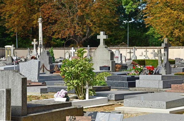 Louveciennes; Frankreich - 9. September 2019: Friedhof — Stockfoto