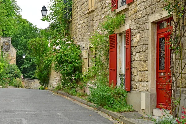 Auvers sur Oise; France - july 26 2019 : old village — стокове фото