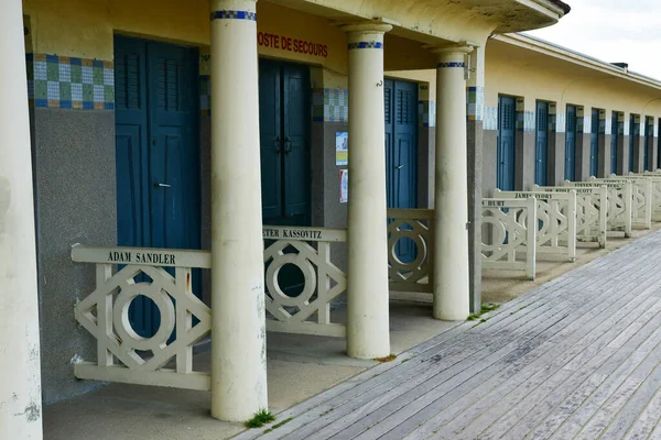 Deauville, france - september 27 2019: les planches in der nähe des be — Stockfoto