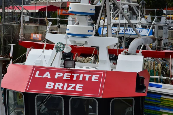 Trouville sur mer, france - september 27 2019: fischerboot — Stockfoto
