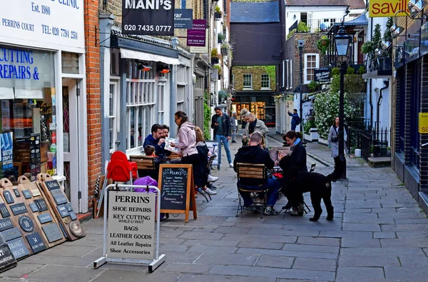 Londres; Hampstead, Inglaterra - 5 de mayo de 2019: Hampstead district — Foto de Stock