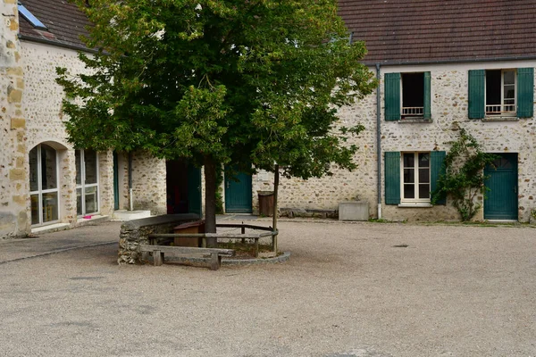 Jouy le Moutier; Francie - září 4 2019: Ecancourt Farm — Stock fotografie
