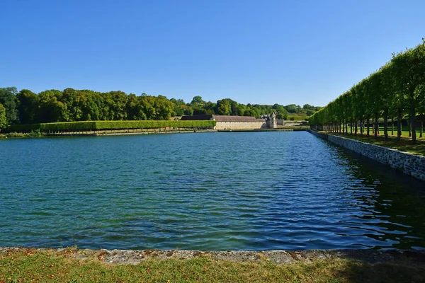 Villarceaux, Frankreich - 9. September 2019: historische Burg — Stockfoto