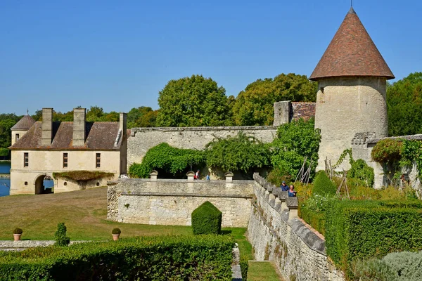 Villarceaux, France - september 9 2019 : historical castle — Stockfoto