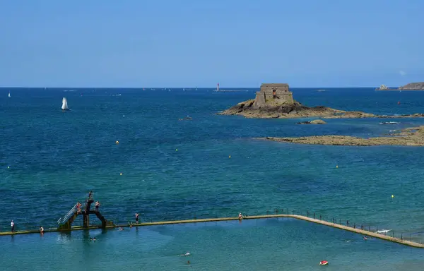 Saint-Malo; Francie-červenec 28 2019: malebné město v létě — Stock fotografie