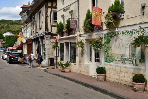 Les Andelys, France - august 8 2019 : picturesque city in summer — Stock Photo, Image