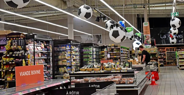 Orgeval; França - 24 de junho de 2019: o shopping center — Fotografia de Stock