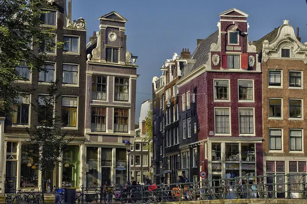 Amsterdam, Nizozemsko - listopad16 2018: malebné město v w — Stock fotografie