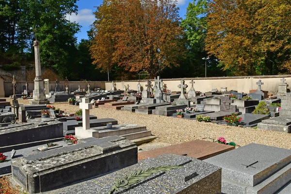 Louveciennes; Francja - wrzesień 9 2019: cmentarz — Zdjęcie stockowe