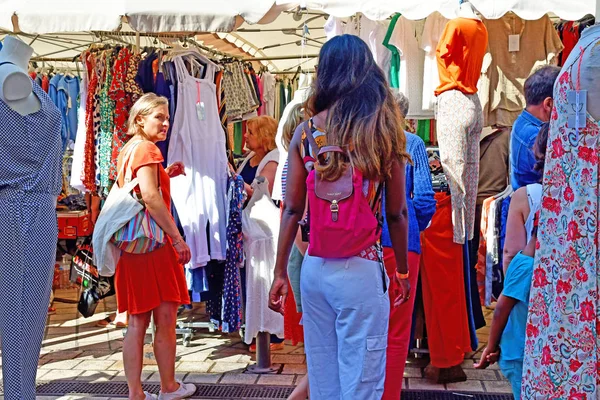 Saint Germain en Laye, Francia - 16 de julio de 2019: el mercado — Foto de Stock