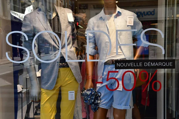 Saint Germain en Laye, France - july 16 2019 : cloth shop — стокове фото