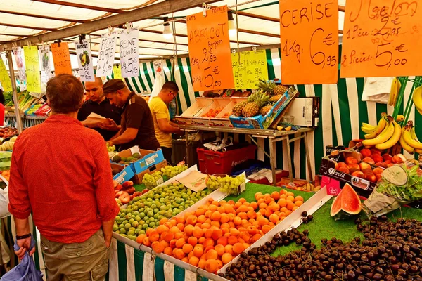 Saint Germain en Laye; Francia - 4 de agosto de 2019: mercado —  Fotos de Stock