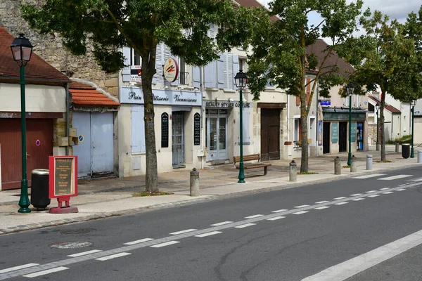 Neuville sur Oise; França - 16 de agosto de 2019: rua principal da — Fotografia de Stock