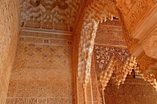 Granada Spanien-augusti 27 2019: Alhambra Palace — Stockfoto