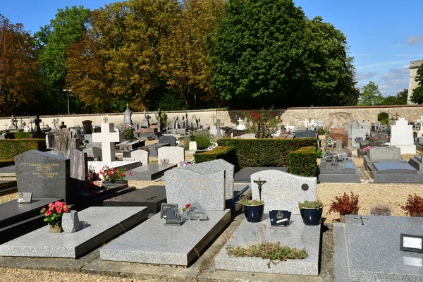 Louveciennes; Francia - 9 de septiembre de 2019: cementerio —  Fotos de Stock