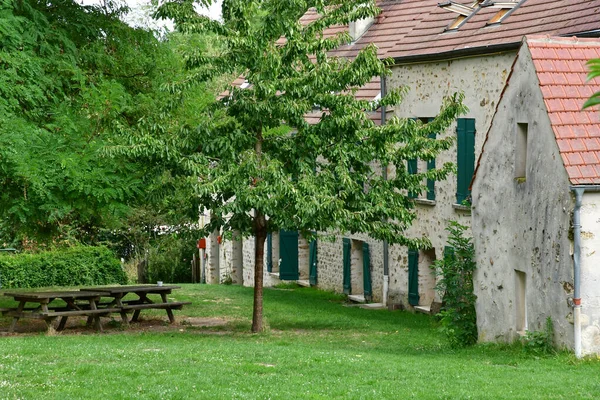 Jouy le Moutier; France - september 4 2019 : Ecancourt Farm — Stock Photo, Image